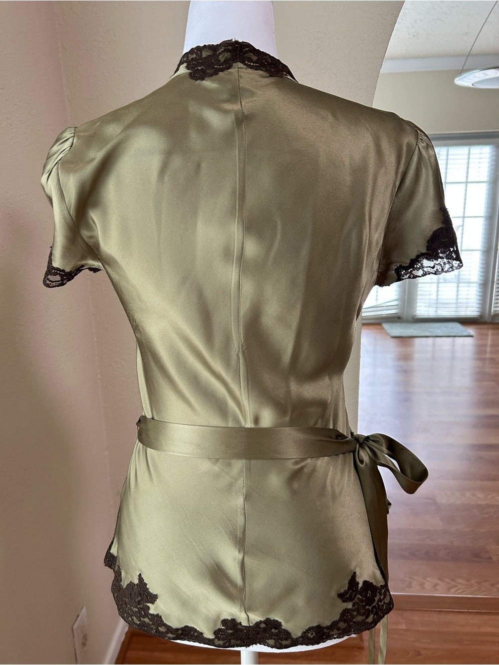 Vintage Leigh Bantivoglio Silk Olive Green Satin Wrap blouse w/ Black Lace Trim - Picture 4 of 8